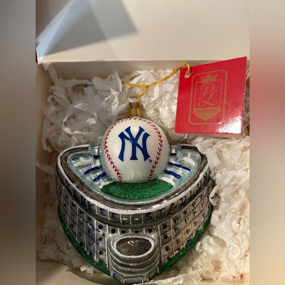 New York Yankees Baseball Stadium Polonaise Hand Blown Glass Christmas Ornament - Picture 4 of 8